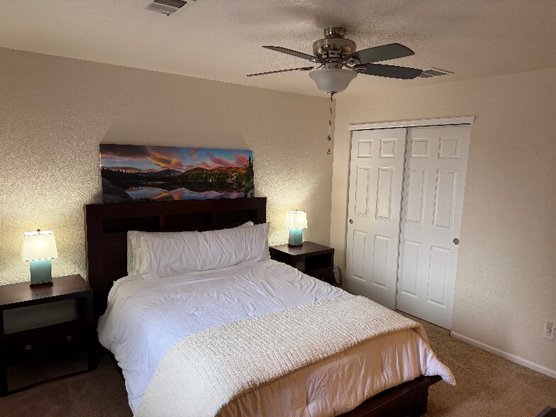 Building Photo - 721 Waterglen Dr