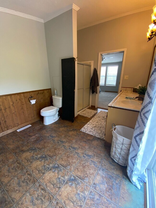 Building Photo - Furnished - Water and Electricity AVL - In...