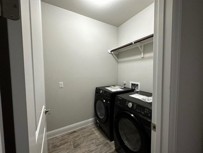 Building Photo - 109 Riverhill Dr