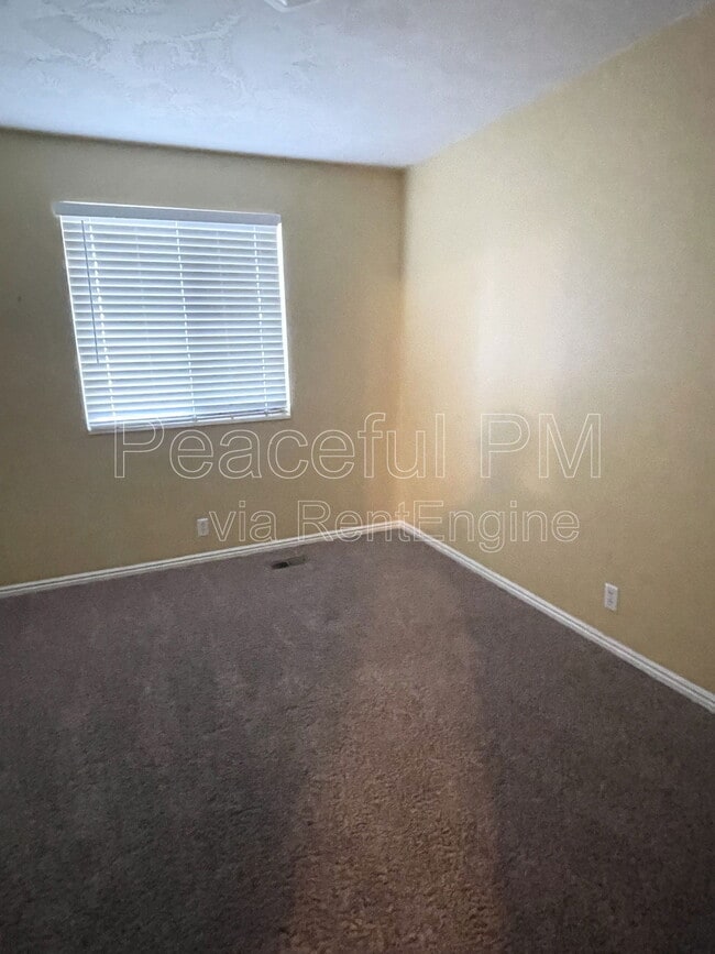 Building Photo - 685 Orangewood Ln