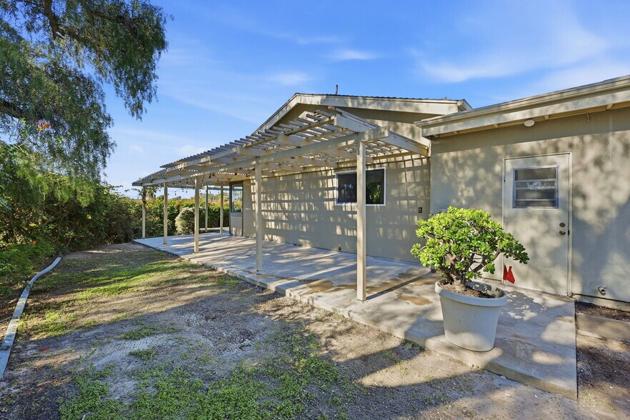 Building Photo - 1999 Seawind Way