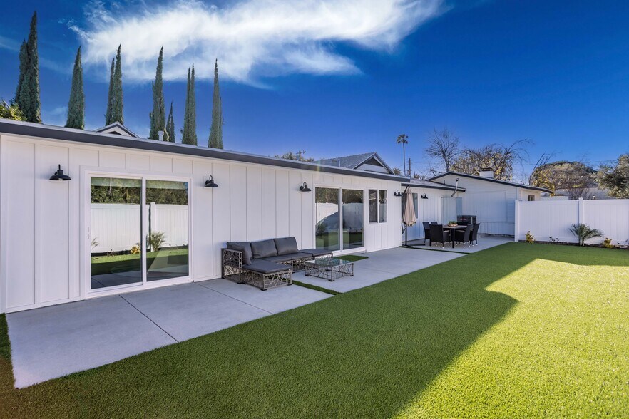 Building Photo - 19119 Ingomar St