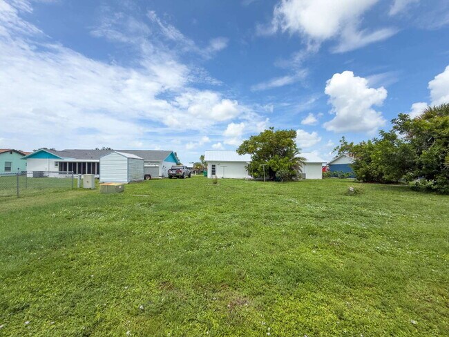 Building Photo - Available for immediate occupancy!