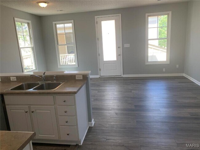 Building Photo - 3410 E Lime Kiln