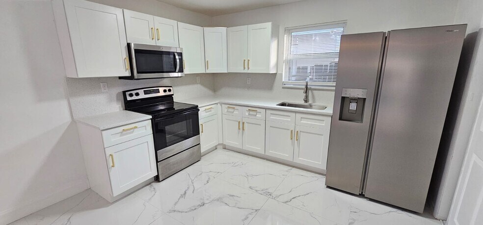 Building Photo - 133 SE 2nd Ave