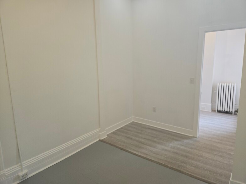 Building Photo - 359 Main St