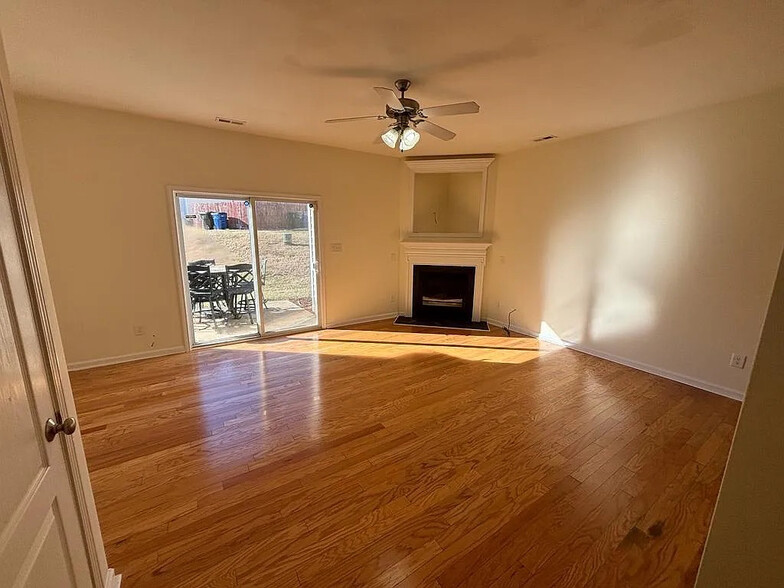 Building Photo - Room in Townhome on Sunny Cove Dr