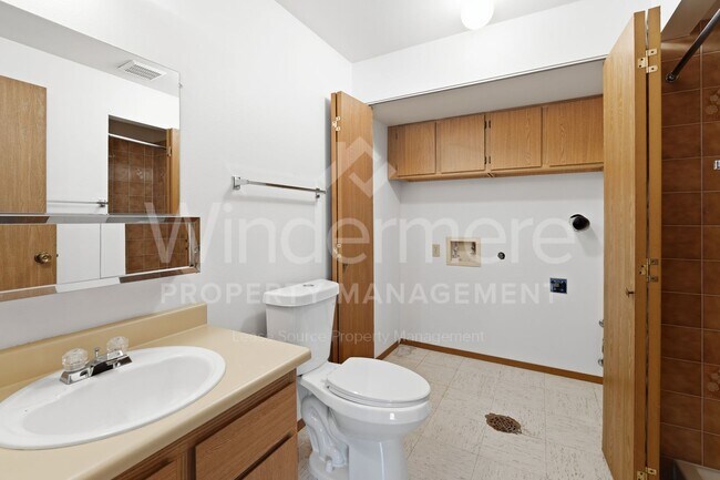 Building Photo - 802 S Calvin Rd
