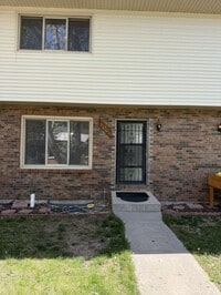 Building Photo - House For Lease