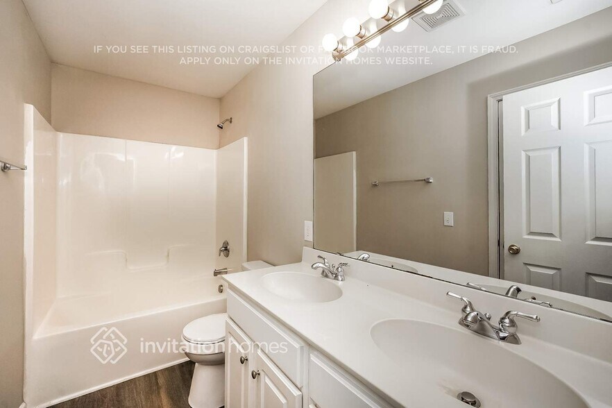 Building Photo - 10828 Fountaingrove Dr