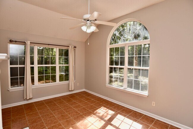 Building Photo - 121 Laurenburg Dr