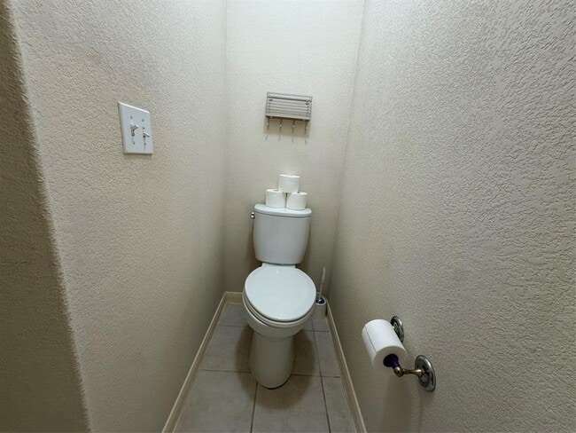 Building Photo - Beautiful 3 bed 2 bath house on corner lot