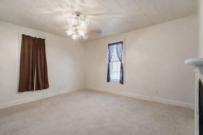 Building Photo - 708 East High St