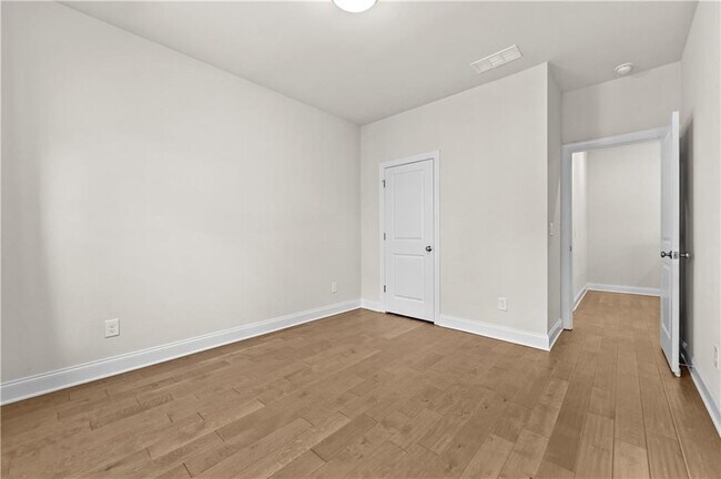 Building Photo - 3475 Benedict Pl