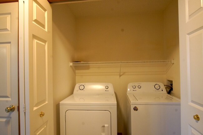 Building Photo - 805 Horizon Dr SE