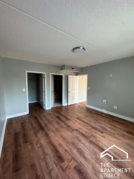 Building Photo - 3400 N Old Arlington Heights Rd