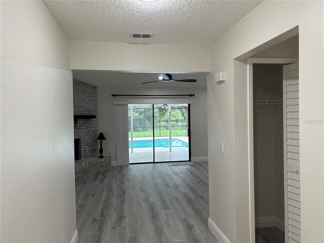 Building Photo - 484 E Maine Ave