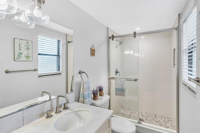 Building Photo - 10962 57th Pl S