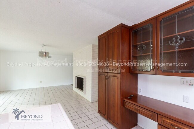 Building Photo - 6536 Avenida Manana