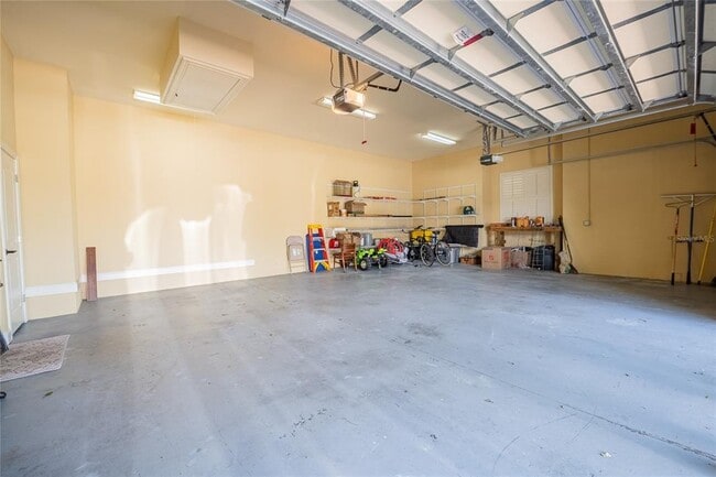 Building Photo - 6658 Cres Woods Cir