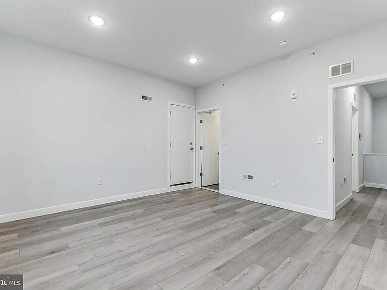 Building Photo - 2301 N 6th St