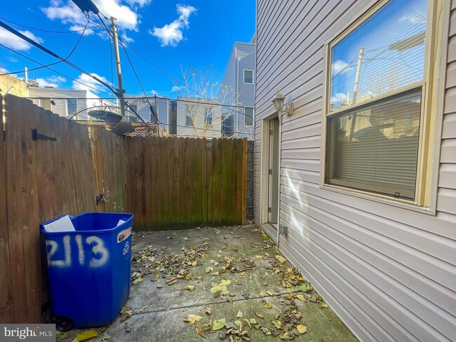 Building Photo - 2113 Mountain St