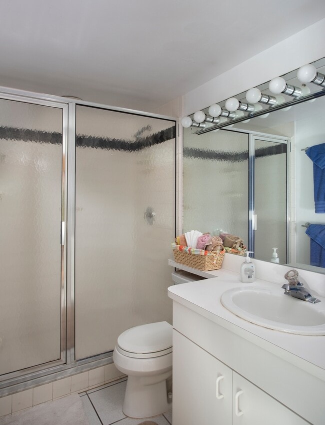 Building Photo - 1 Bedroom 1 Bathroom Furnished Beach Front Condo