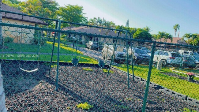 Building Photo - 7509 SW 26th Ct