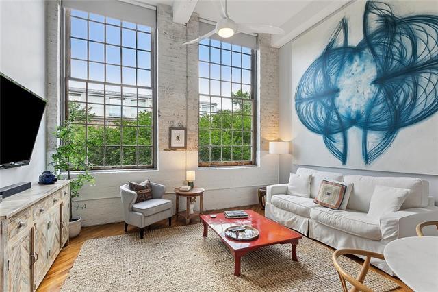 Building Photo - 920 Poeyfarre St