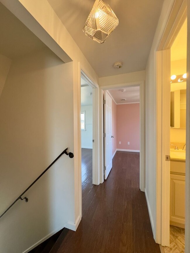 Building Photo - Charming 5 Bedroom/2 Bathroom Home with Large Backyard in Essex, MD!