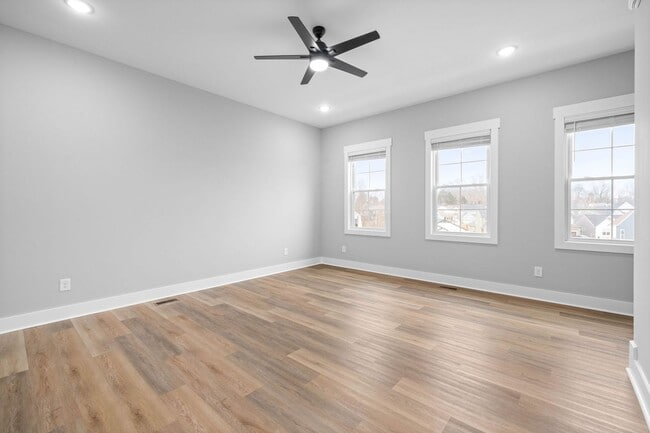 Building Photo - 225 Charleston Ave