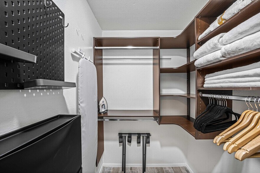 Building Photo - 5909 Cherry Loop