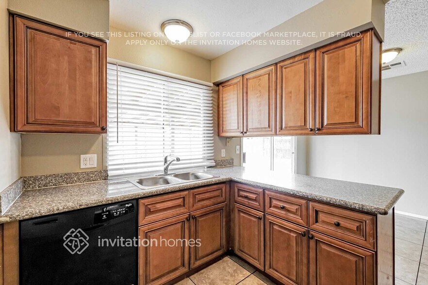 Building Photo - 4649 W Hubbell St