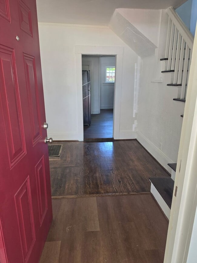 Building Photo - 3 br 1 bath house