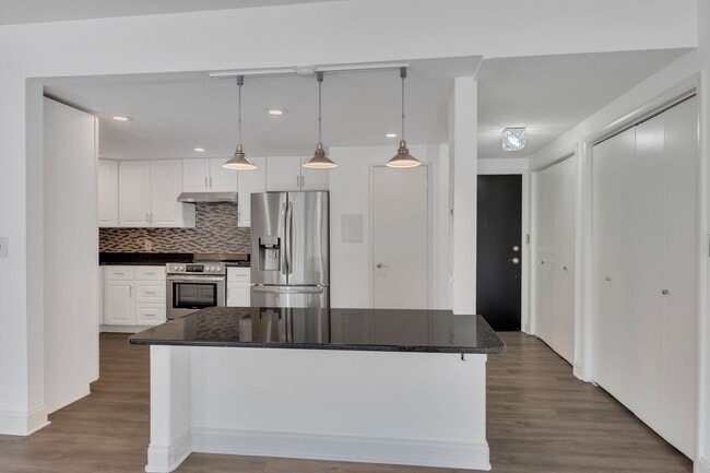 Building Photo - 6666 Brookmont Terrace