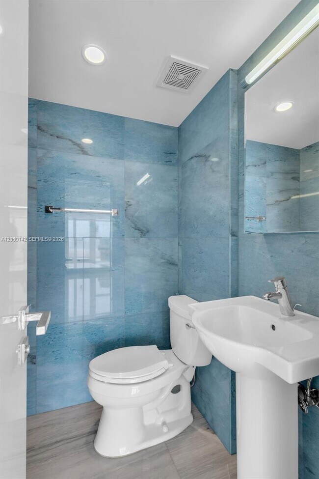 Building Photo - 5005 Collins Ave