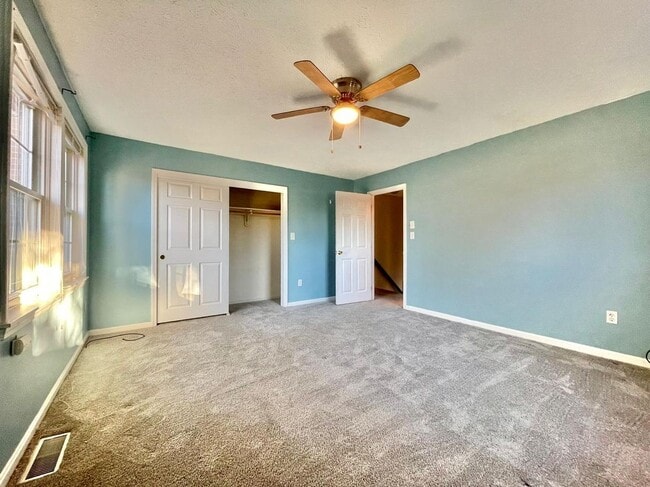 Building Photo - 83 Derryfield Ct