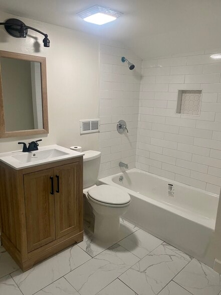 Building Photo - 7 Court St