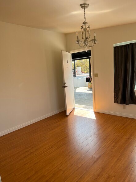 Building Photo - 1013 Rosedale Ave