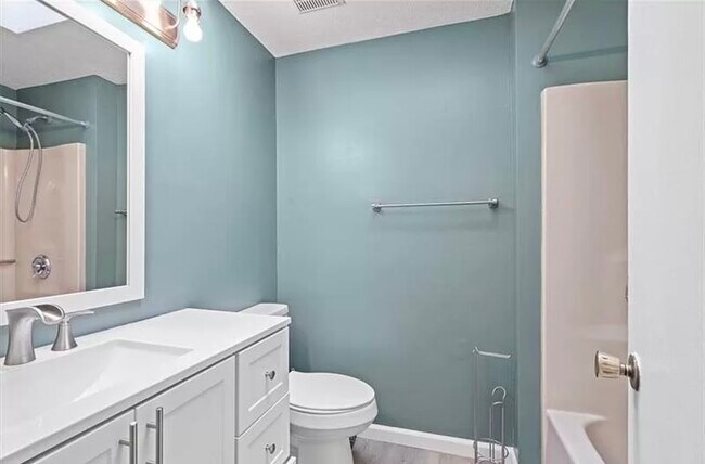 Building Photo - 2716 Bingham Dr