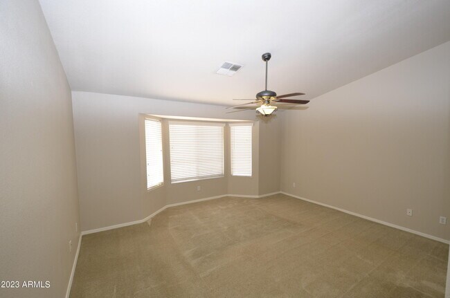 Building Photo - 871 W Horseshoe Ave