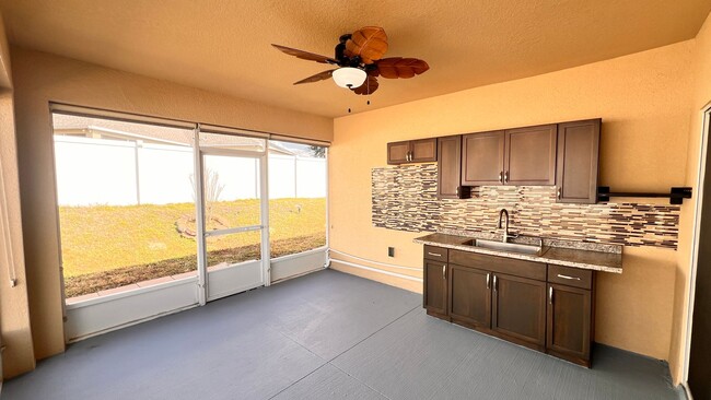 Building Photo - Immaculate 4 BR / 3 BA - With an OFFICE!