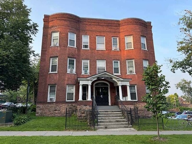 Primary Photo - 323 Pearl St