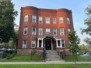 Building Photo - 323 Pearl St