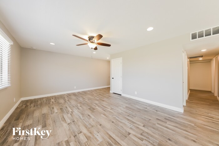 Building Photo - 6015 N 36th Dr