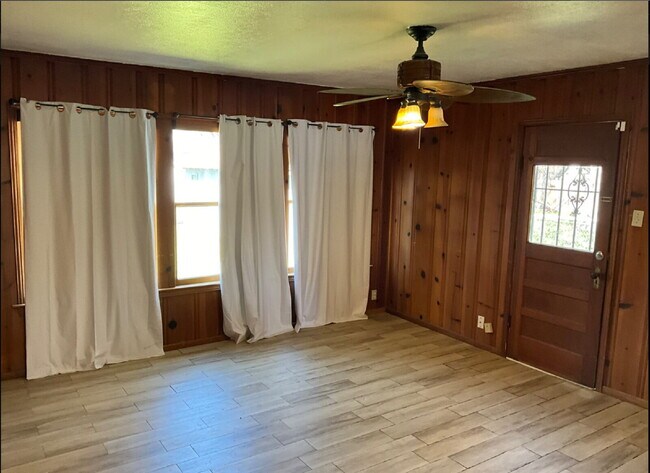 Building Photo - Charming 3-Bedroom Home in San Antonio - P...