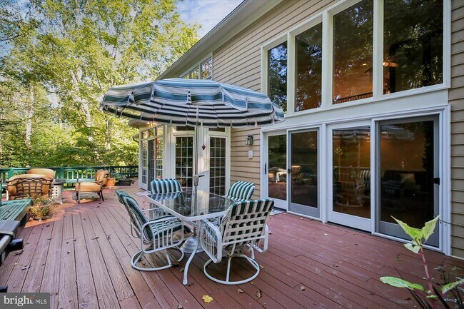 Building Photo - 9454 Newbridge Dr