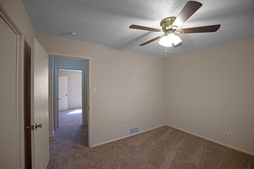 Building Photo - 114 E Amherst Dr