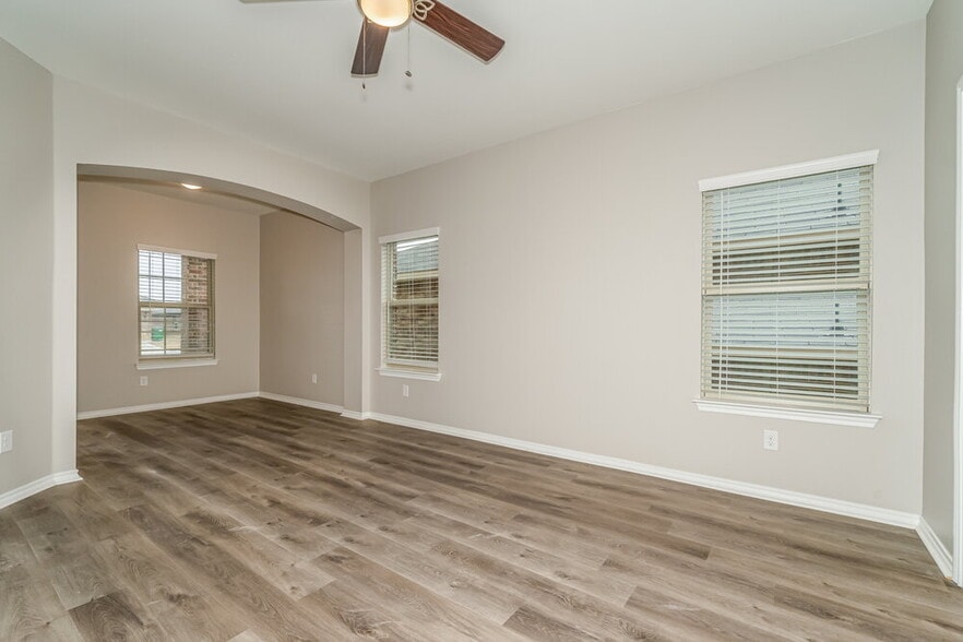 Building Photo - 820 Horton St