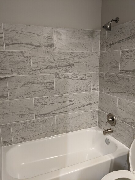 Guest Bathroom - 2 Meadow Star Ct